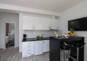 Apartments Siblings - Standard One Bedroom Apartment with Terrace and Garden View (DRUGI)