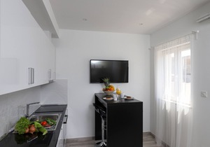 Apartments Siblings - Standard One Bedroom Apartment with Terrace and Garden View (DRUGI)