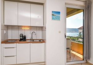 Apartments Tina (34191-A1) - Poljica
