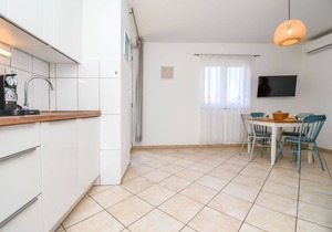 Apartments Tina (34191-A1) - Poljica