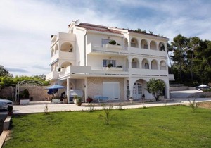 Apartments with parking space Banjol, Rab - 5022