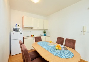 Apartments Zelic Tucepi Blue Apartment