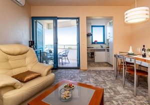 Attractive apartment with shared pool and sea view for a great vacation.