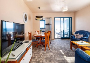 Attractive apartment with shared pool and sea view for a great vacation.
