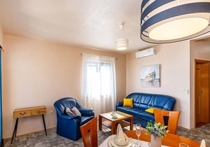 Attractive apartment with shared pool and sea view for a great vacation.