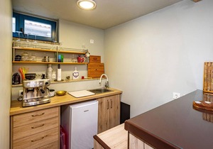 Attractive apartment with shared pool and sea view for a great vacation.