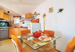 Awesome apartment in Karlobag with WiFi
