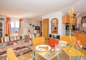 Awesome apartment in Karlobag with WiFi