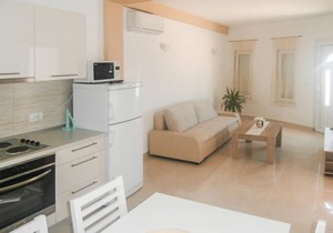 Awesome apartment in Komarna