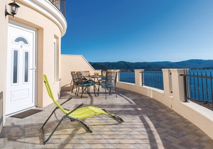 Awesome apartment in Komarna