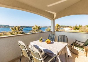 Awesome Apartment In Pula With House Sea View in Pula