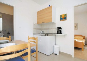 Awesome apartment in Raslina