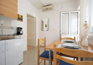 Awesome apartment in Raslina