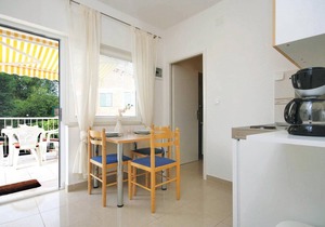 Awesome apartment in Raslina
