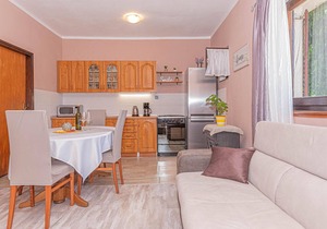 Awesome apartment in Raslina