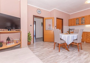 Awesome apartment in Raslina