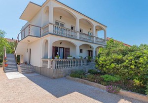 Awesome Apartment In Raslina