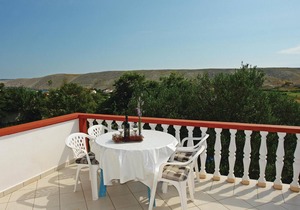 Awesome apartment in Vlasici with WiFi