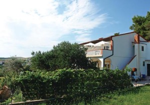 Beach Front Apartment In Vlasici With Wifi in Vlašići