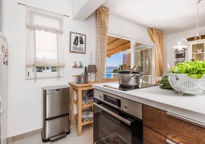 Beach front home in Lukovo Sugarje