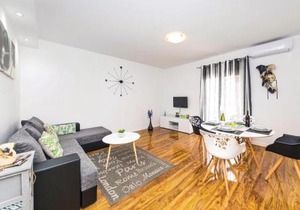 Beautiful Apartment In Kastel Stari With Wifi