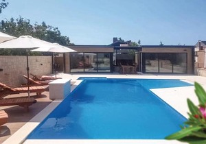 Beautiful Apartment In Kastel Stari With Wifi