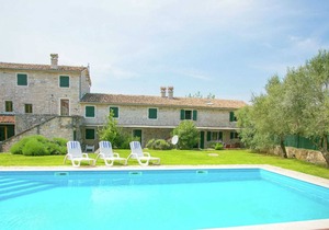 Beautiful holiday Apartment surrounded with a Stone wall with Pool and Garden