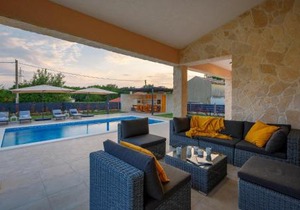 Beautiful Home In Nedescina