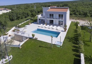 Beautiful private villa with private pool, WIFI, A/C, TV, terrace, pets allowed and panoramic view