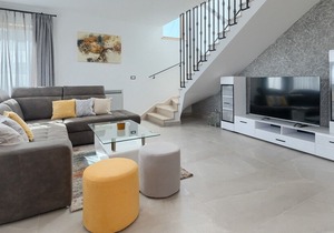 Charming modern villa with private pool in Tar