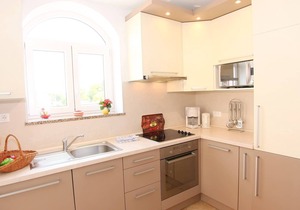 Chopin offers two bedrooms, two bathrooms, two loggias, sea views, top location
