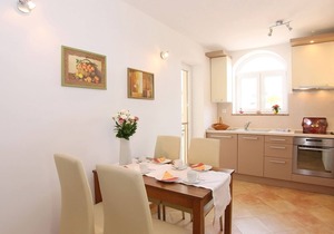 Chopin offers two bedrooms, two bathrooms, two loggias, sea views, top location
