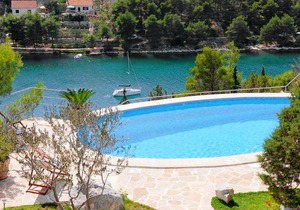 Comfortable and spacious house with terrace and sea view Bobovišća na Moru, Brač (K-14405)