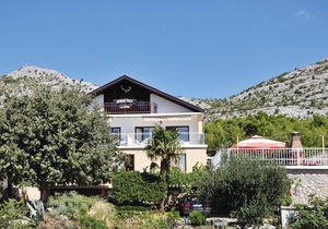 Cozy apartment in Starigrad Paklenica