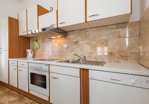 Cozy apartment in Lukovo Sugarje
