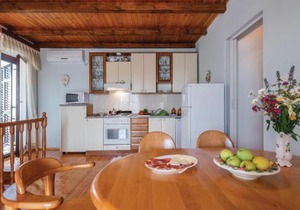 Cozy Apartment In Hrboki