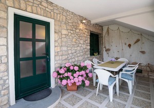 Cozy apartment in Klek with WiFi