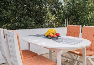 Cozy apartment in Zuljana with WiFi