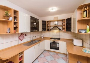 Cozy home in Duba with kitchen