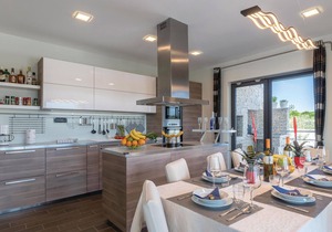 Cozy home in Galizana with kitchen