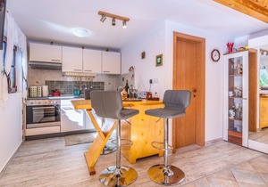 Cozy home in Prezid with WiFi