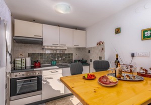 Cozy home in Prezid with WiFi