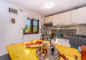 Cozy home in Prezid with WiFi