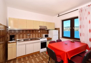 D large apt with big terrace, next to the beach