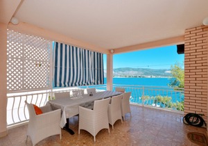D large apt with big terrace, next to the beach