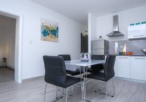 Deluxe Apartment with Terrace and Pool