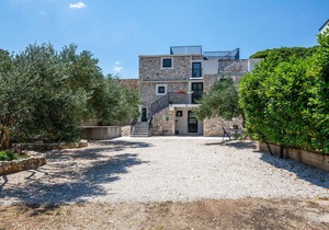 Enjoy a fantastic view of the sea from this attractive vacation home.