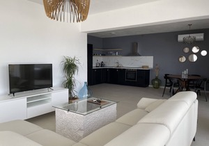 Exclusive 2 Bedroom Seafront Suite w/jacuzzi