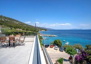 Exclusive Seafront Suite with jacuzzi