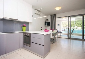 Gorgeous apartment in Grebastica